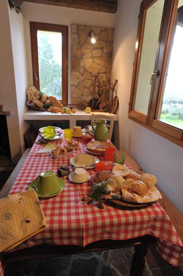 Lierus B&B Gonnosfanadiga ภายนอก รูปภาพ